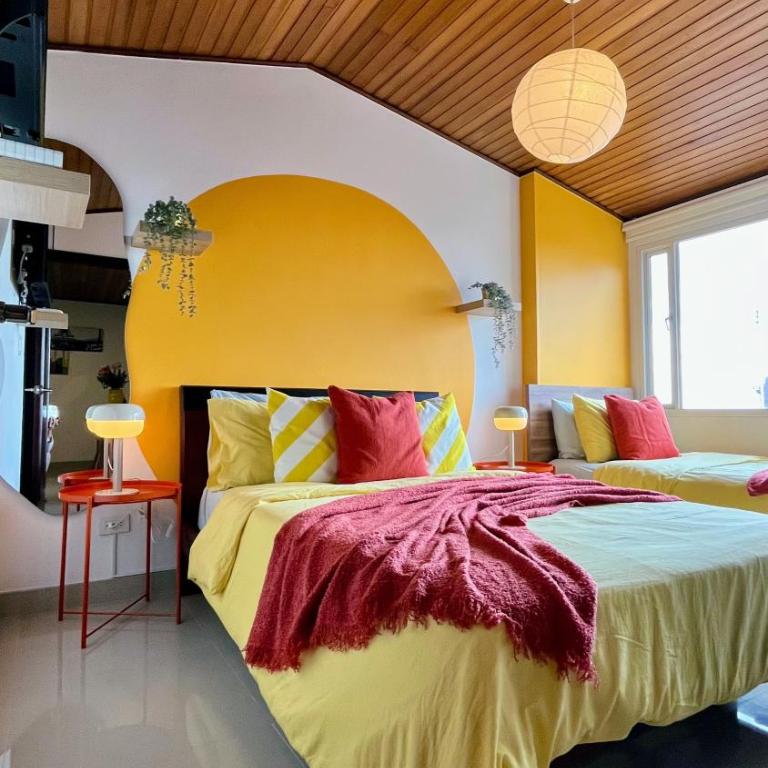 Luxury Triplex Penthouse with Balcony and Stunning Mountain Views - Apartment with View and Balcony - 3