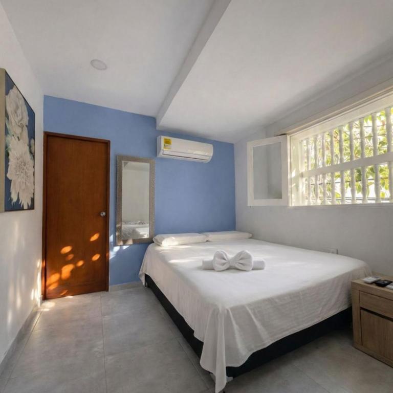 Hotel Getsemaní Central - Quadruple Room with Private Bathroom - 1