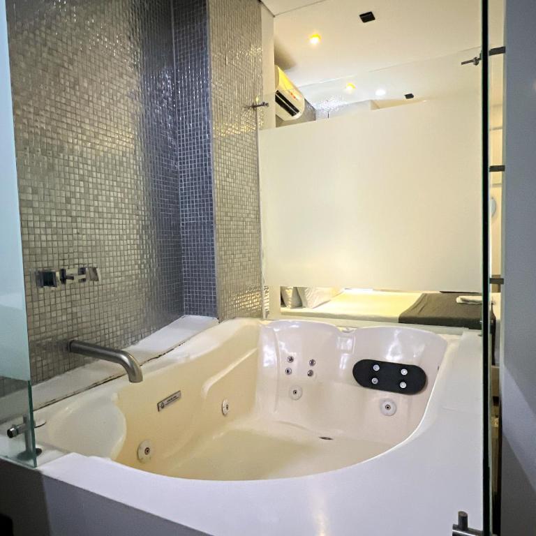 Hotel Medellin Street - Suite with Spa Bath - 2