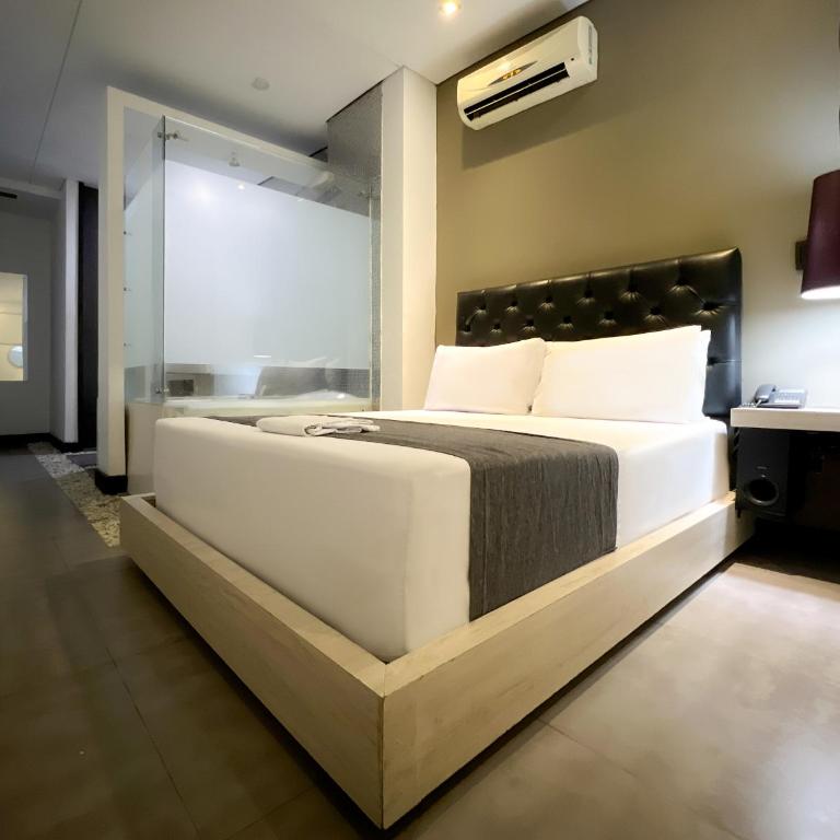 Hotel Medellin Street - Suite with Spa Bath - 6