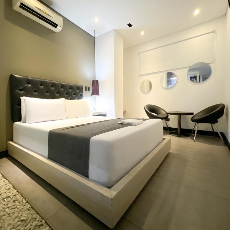 Hotel Medellin Street - Suite with Spa Bath - 4