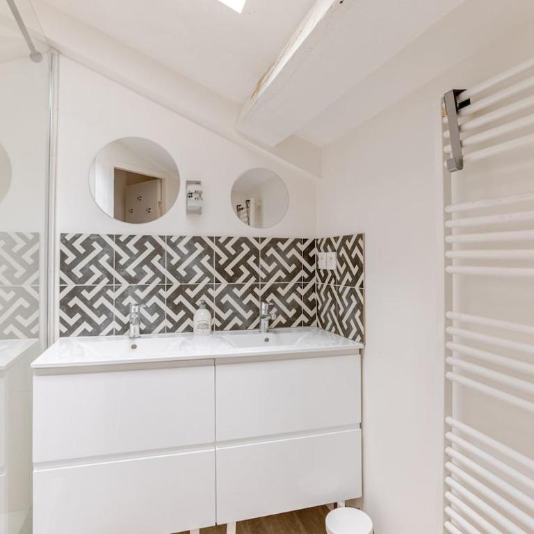 Cozy and charming accommodation Lyon 1 center - Two-Bedroom Apartment - 10