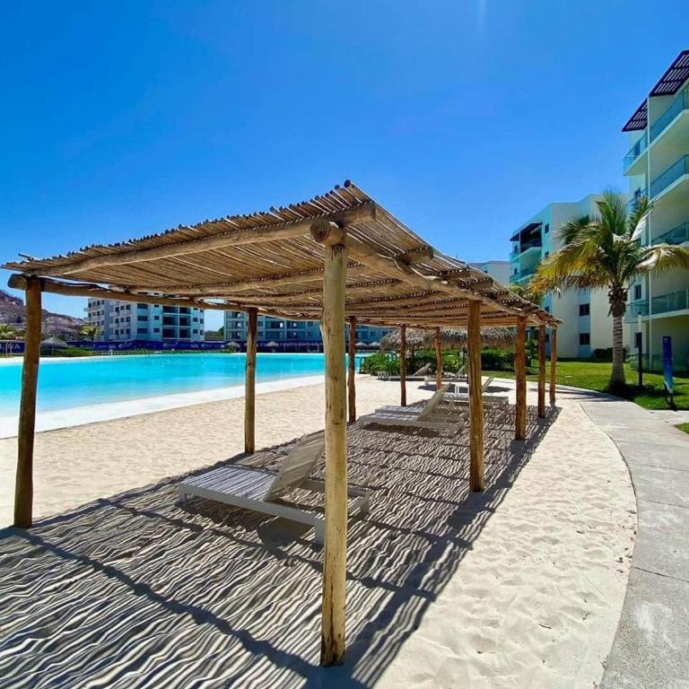 3-bedroom apartment with lagoon and beach views - Apartment - 16