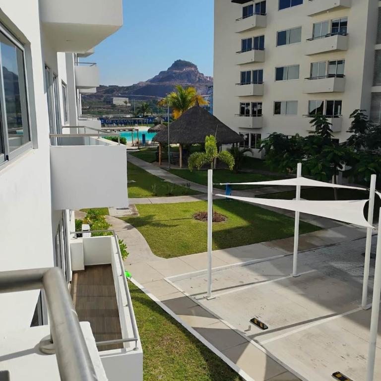Apartment with balcony overlooking the lagoon, beach and poo - Apartamento - 7