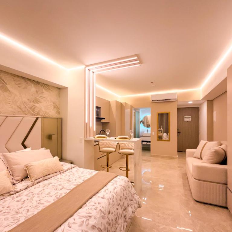 Suite,Piscina,Balcon,C historico,2 Min aeropuerto - King Suite with Balcony - 2