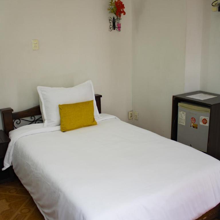 Hotel Royal Suite - Habitación Individual con baño privado - 2