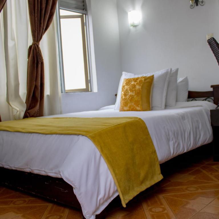 Hotel Royal Suite - Habitación Individual con baño privado - 5