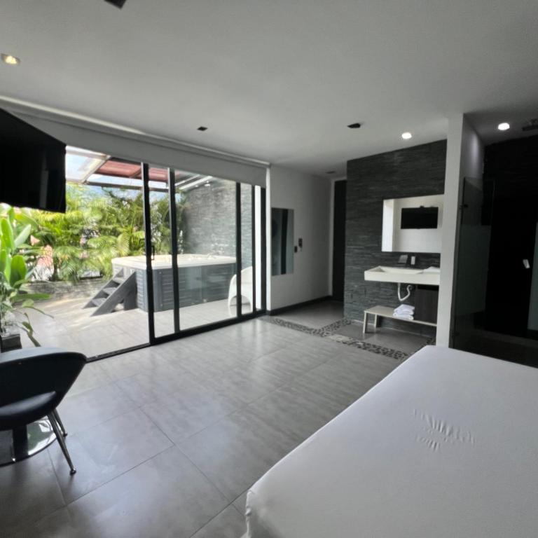 Hotel Medellin Street - Studio with Spa Bath - 9