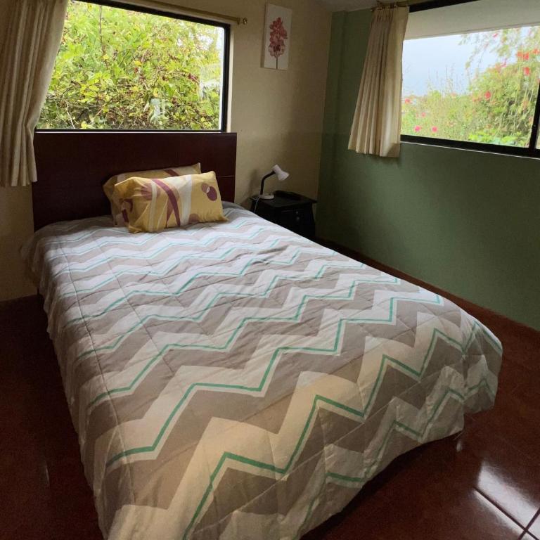 Chapelet Hostal - Queen Room with Shared Bathroom - 3