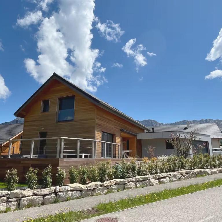 Chalet vue montagne, jacuzzi, au cœur du village - Chalet - 1