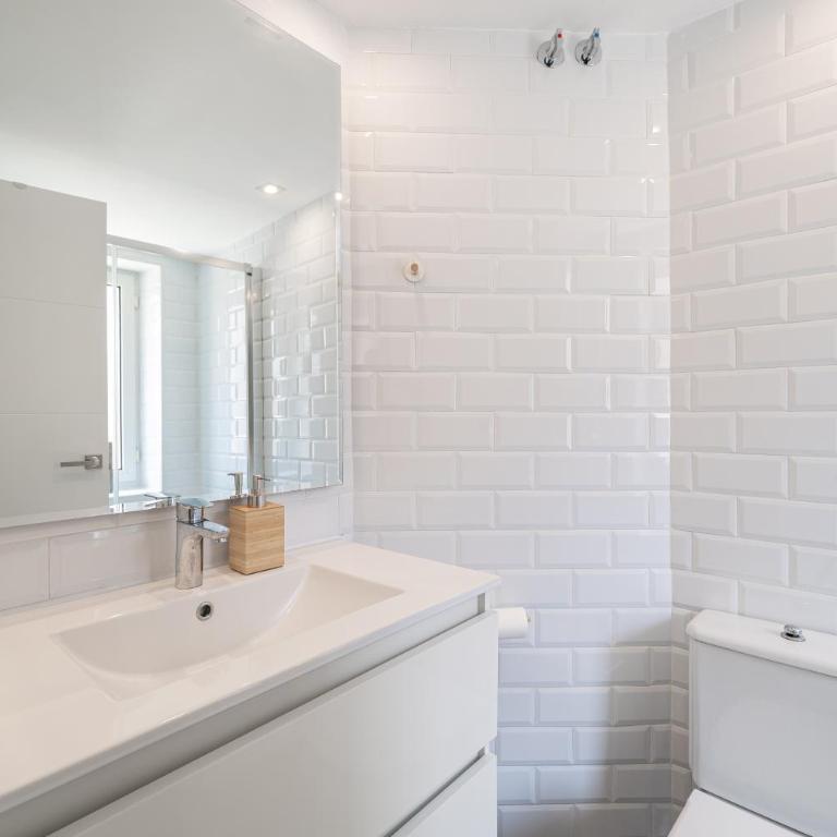 City Center Beach Access Apartment With Style - Apartamento Deluxe de 2 dormitorios con balcón - 2