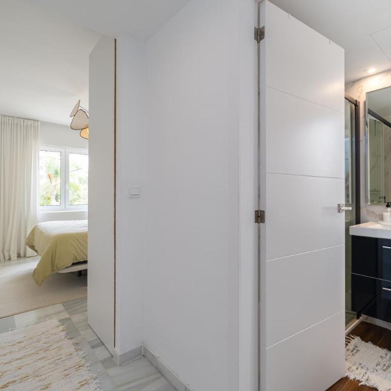 City Center Beach Access Apartment With Style - Apartamento Deluxe de 2 dormitorios con balcón - 4