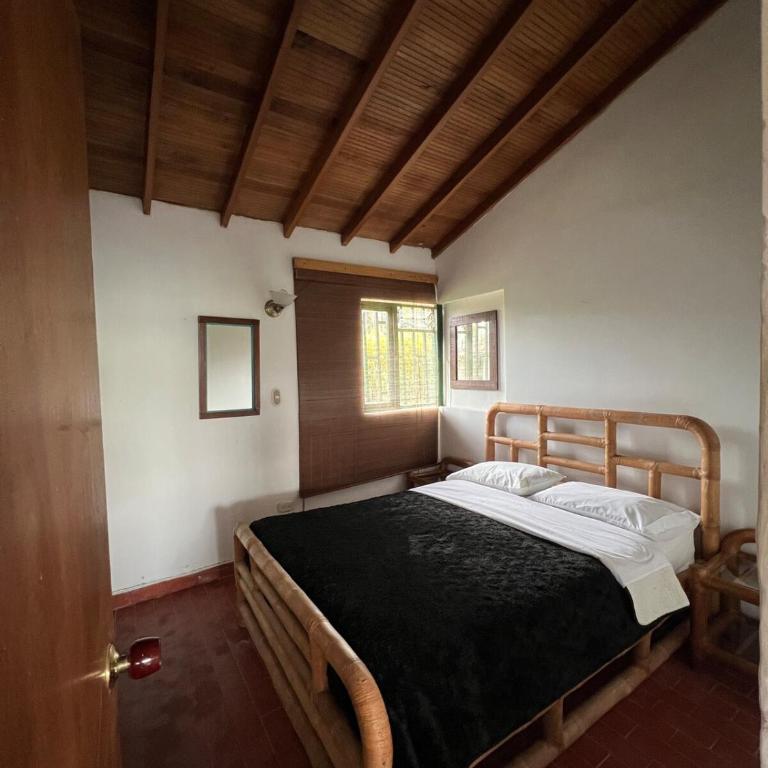 Spacious Cabin with Garden and Lake Access, Guatapé - Casa con 1 dormitorio - 3