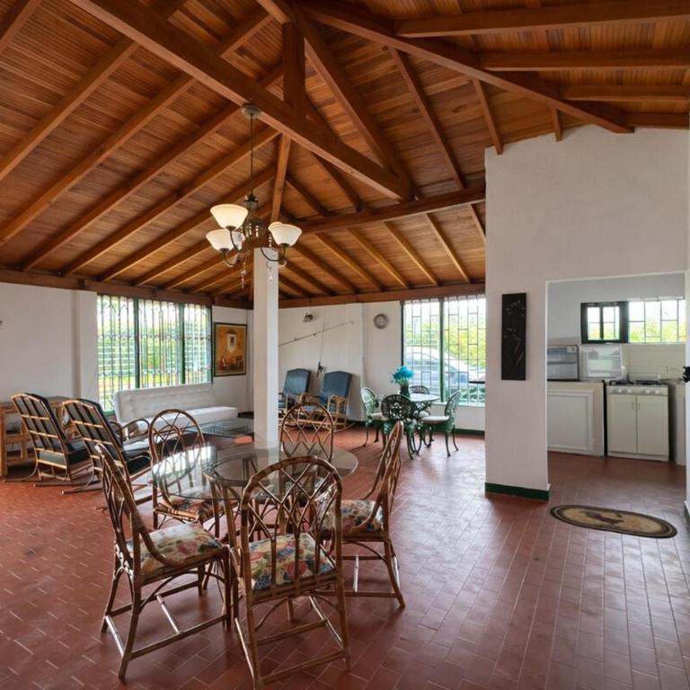 Spacious Cabin with Garden and Lake Access, Guatapé - Casa con 1 dormitorio - 12