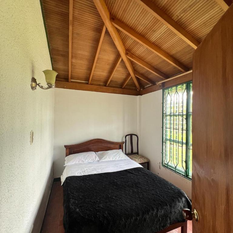 Spacious Cabin with Garden and Lake Access, Guatapé - Casa con 1 dormitorio - 17