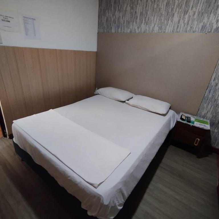 Hotel El Mohan - Double Room with Air Conditioner - 3