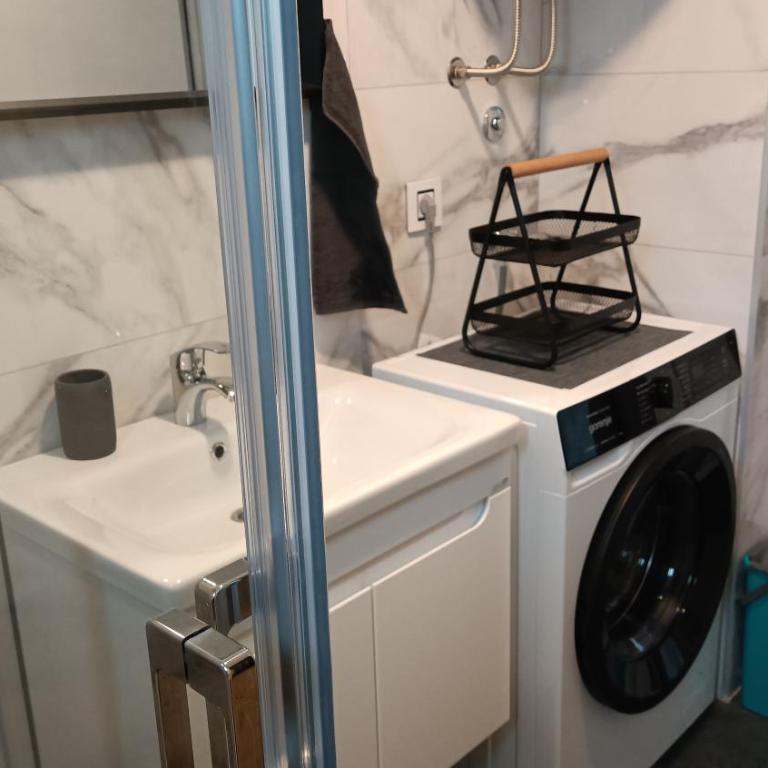 Aurea Elegant Lux Residence - One-Bedroom Apartment - 8