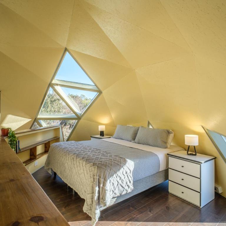 Skyline Domes - One-bedroom Loft Apartment - 24