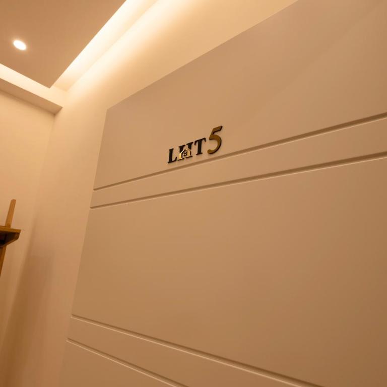 Barberini Design Suites - Camera Matrimoniale con Bagno Privato - 7