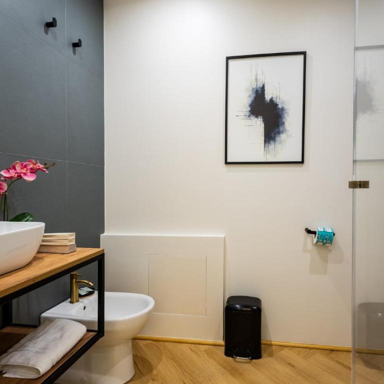 Barberini Design Suites - Camera Matrimoniale con Bagno Privato - 3