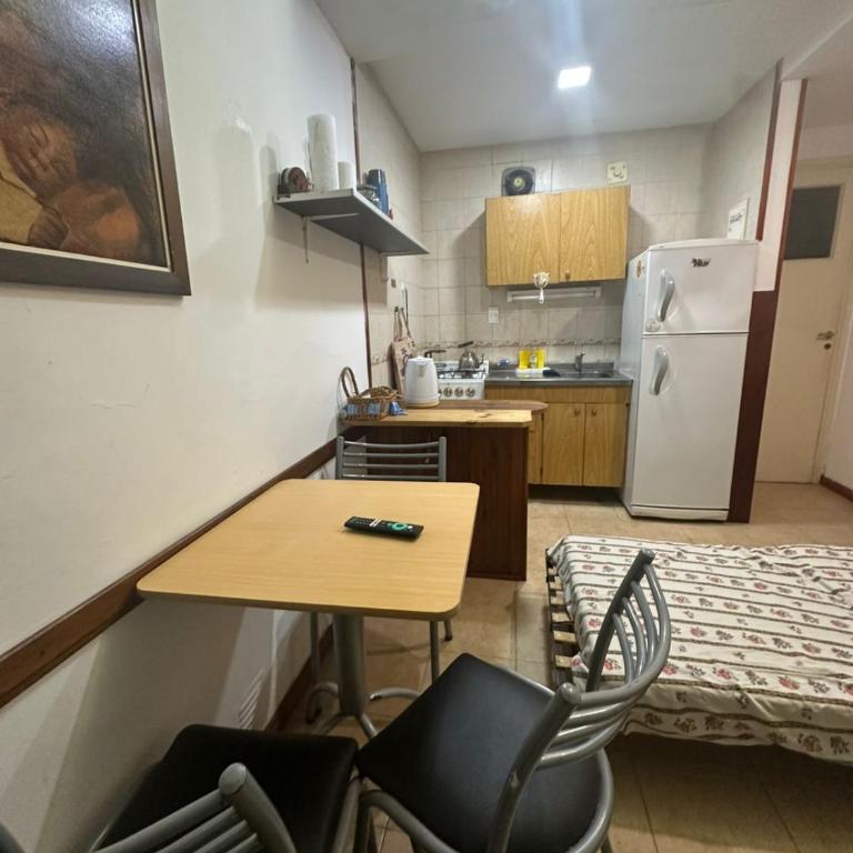 Depto monoambiente sobre peatonal San Martin - One-Bedroom Apartment - 1