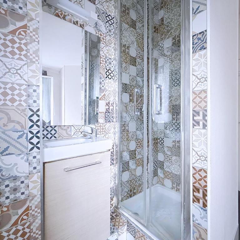 Au Fleuri hotel - Chambre Simple avec Salle de Bains Commune - 2