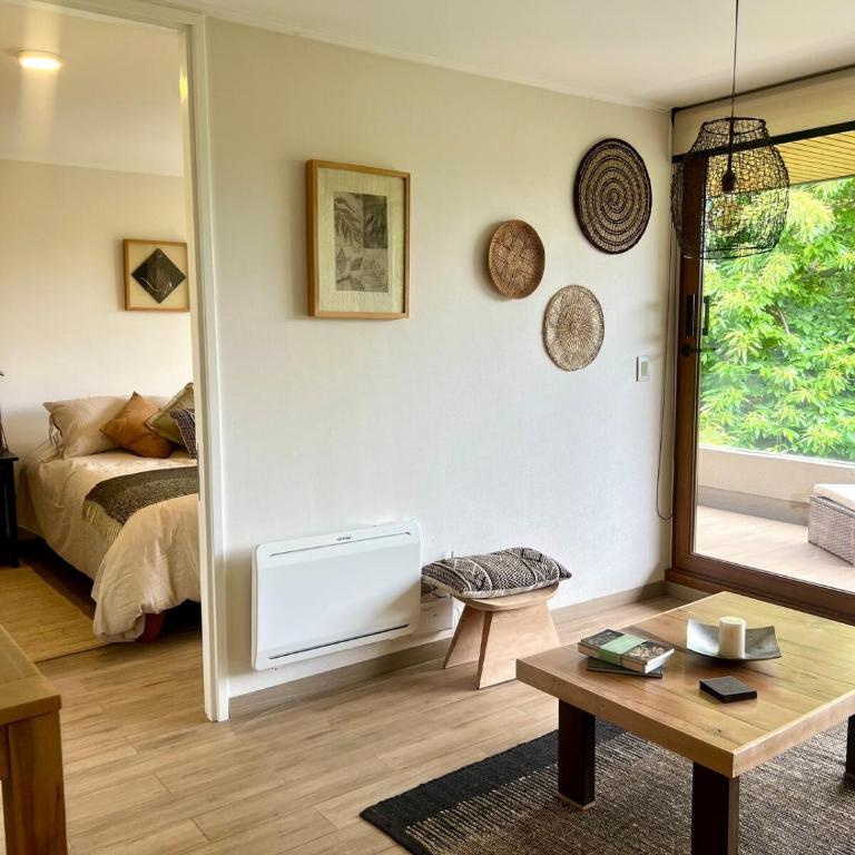 Depto en el centro con terraza y vista al Volcán - Two-Bedroom Apartment - 3