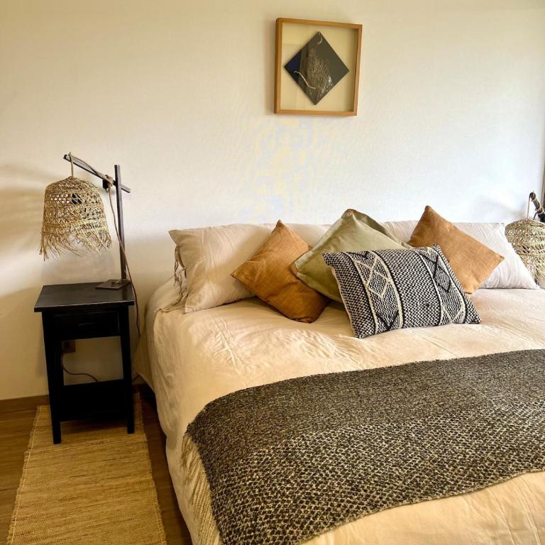 Depto en el centro con terraza y vista al Volcán - Two-Bedroom Apartment - 16