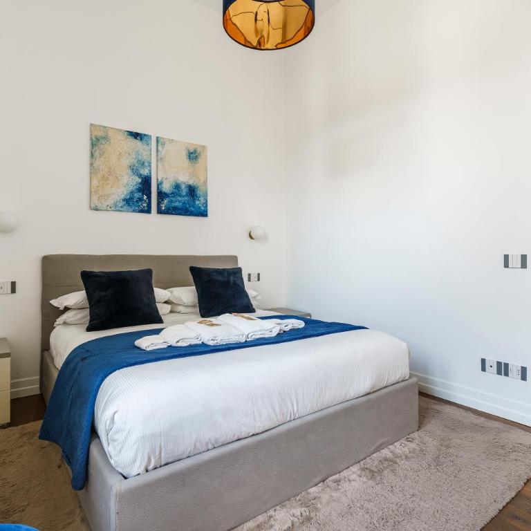 Zeus Luxe Home - Two-Bedroom Apartment - 12