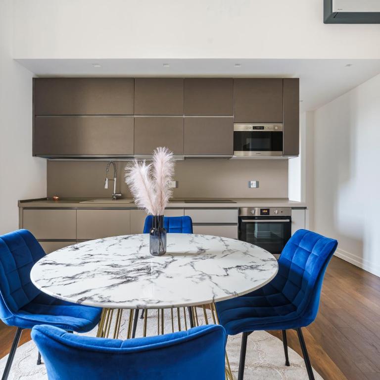Zeus Luxe Home - Two-Bedroom Apartment - 47