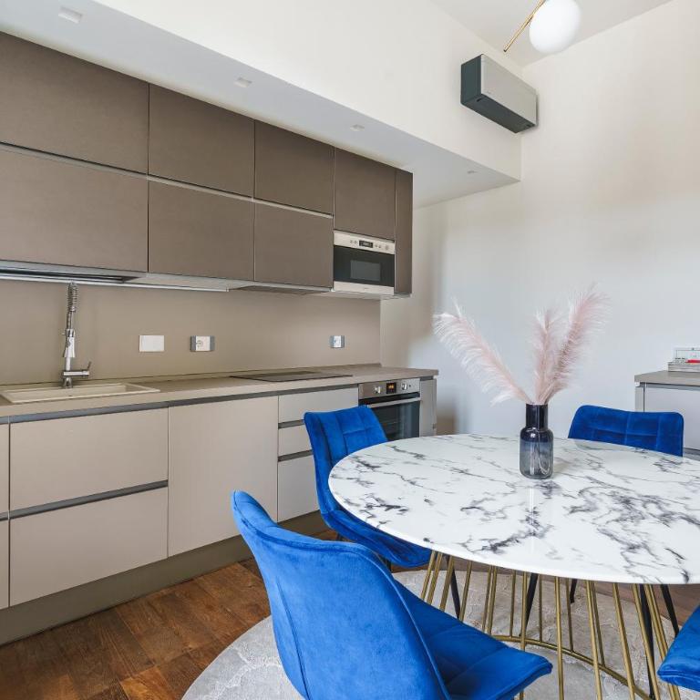 Zeus Luxe Home - Two-Bedroom Apartment - 23