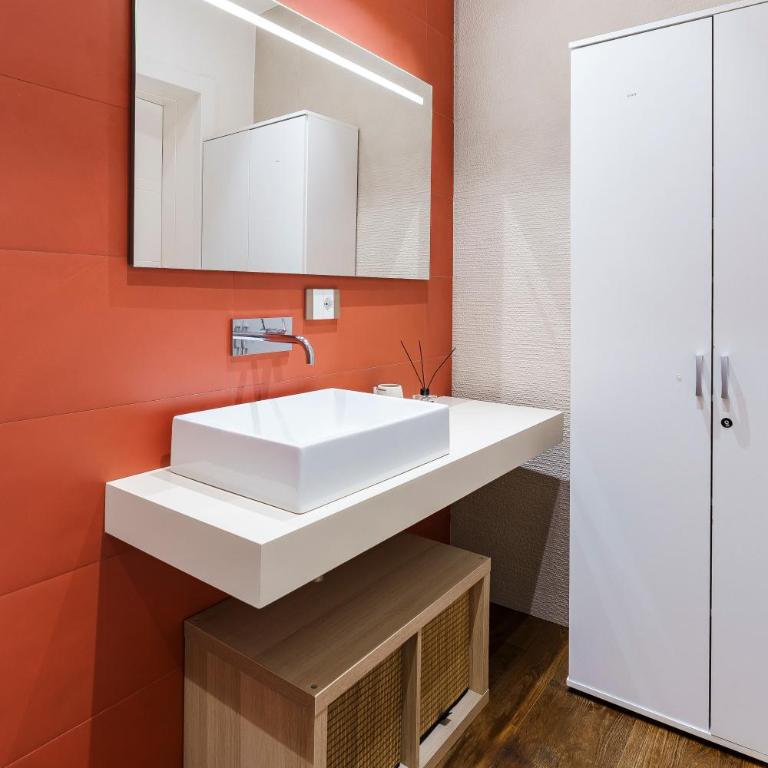Zeus Luxe Home - Two-Bedroom Apartment - 19