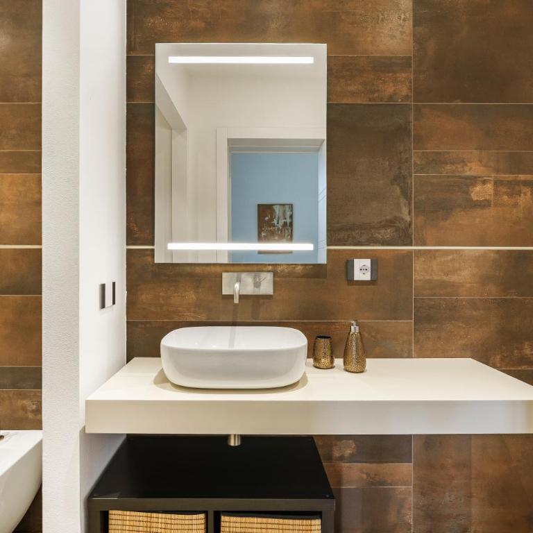 Zeus Luxe Home - Two-Bedroom Apartment - 38