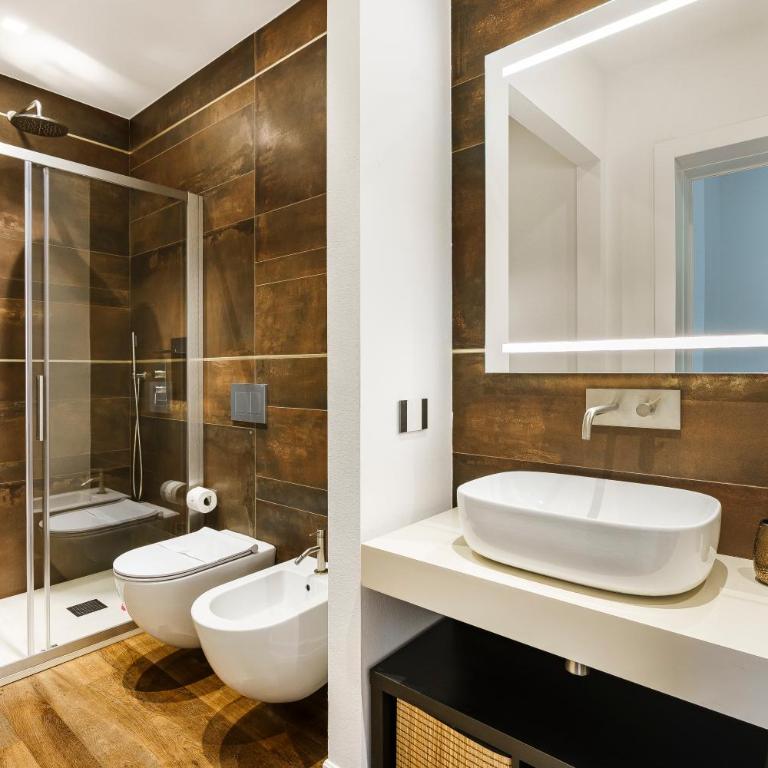 Zeus Luxe Home - Two-Bedroom Apartment - 33