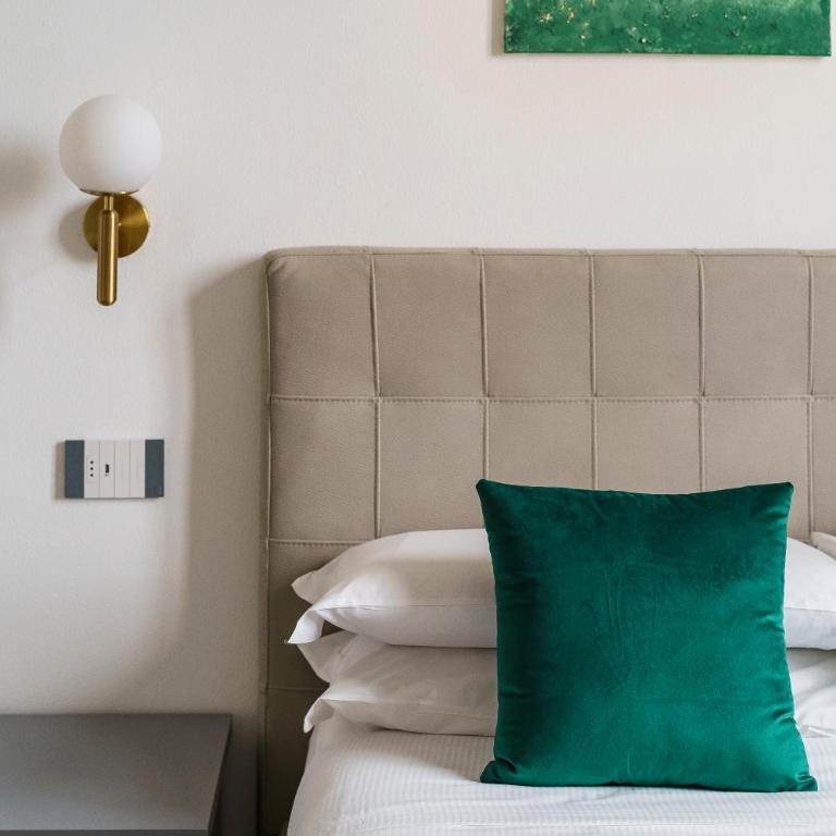 Zeus Luxe Home - Two-Bedroom Apartment - 37