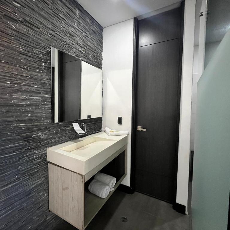 Hotel Medellin Street - Deluxe Suite with Spa Bath - 2