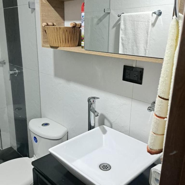 Apartamento entero cerca al Aeropuerto Internacional - Apartamento - 19