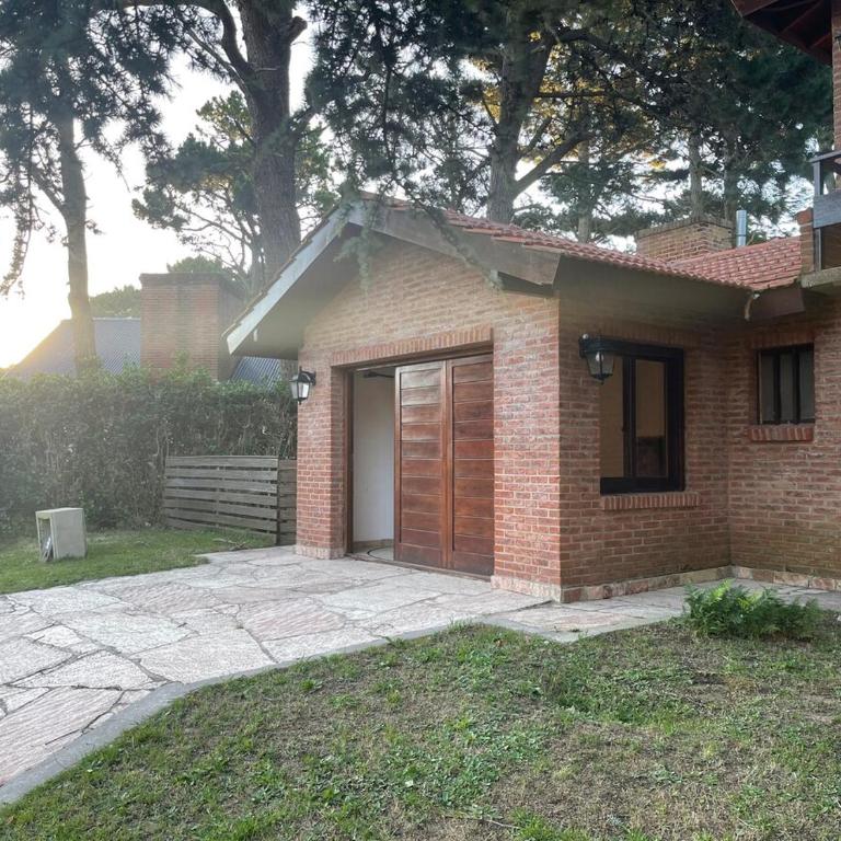 Eneas y submarino Santa Fe , house in Pinamar Golf, very spacious and comfortable - Vacation Home - 8