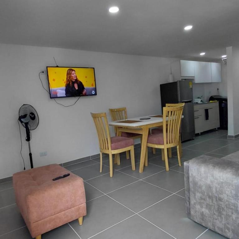 Denier House Fuente de los Rosales - A 5 minutos de Centros Comerciales - Apartamento de 2 dormitorios - 1