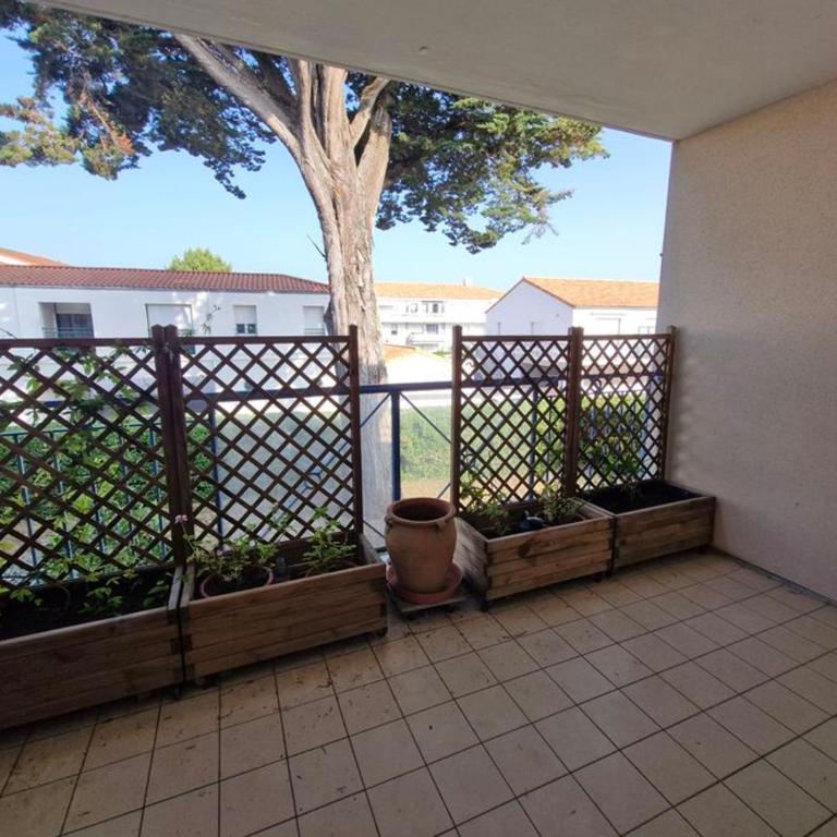 Superbe T2 avec piscine, balcon, parking privé et proche mer à Saint-Jean-de-Monts - FR-1-777-11 - Appartement - 7