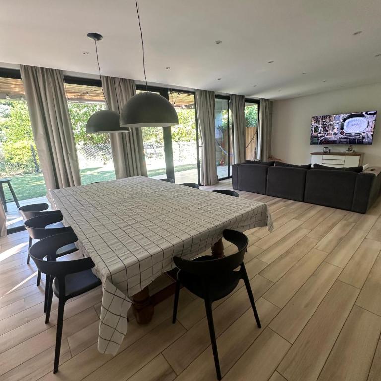 Casa moderna bosque 8pax - Four-Bedroom House - 10