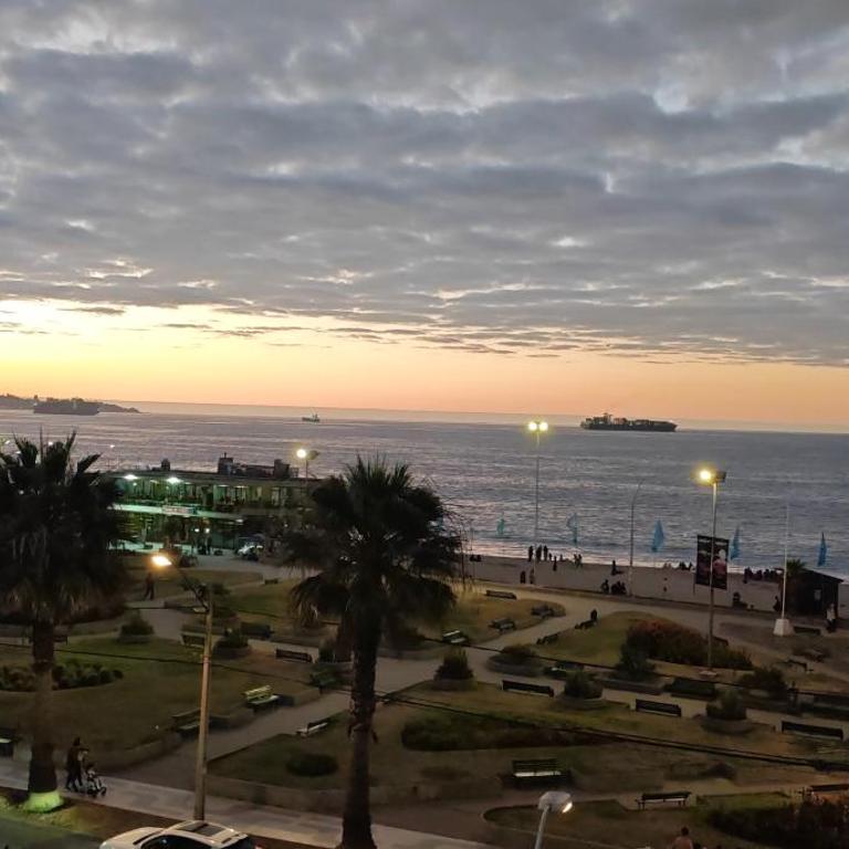 VIÑA Maravillosa VISTA plena Av San Martín y Av Perú - frente Playa Acapulco - Three-Bedroom Apartment with Sea View - 20