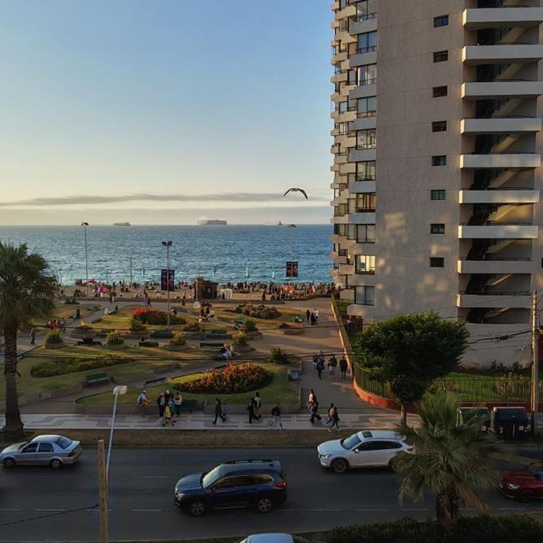 VIÑA Maravillosa VISTA plena Av San Martín y Av Perú - frente Playa Acapulco - Three-Bedroom Apartment with Sea View - 22