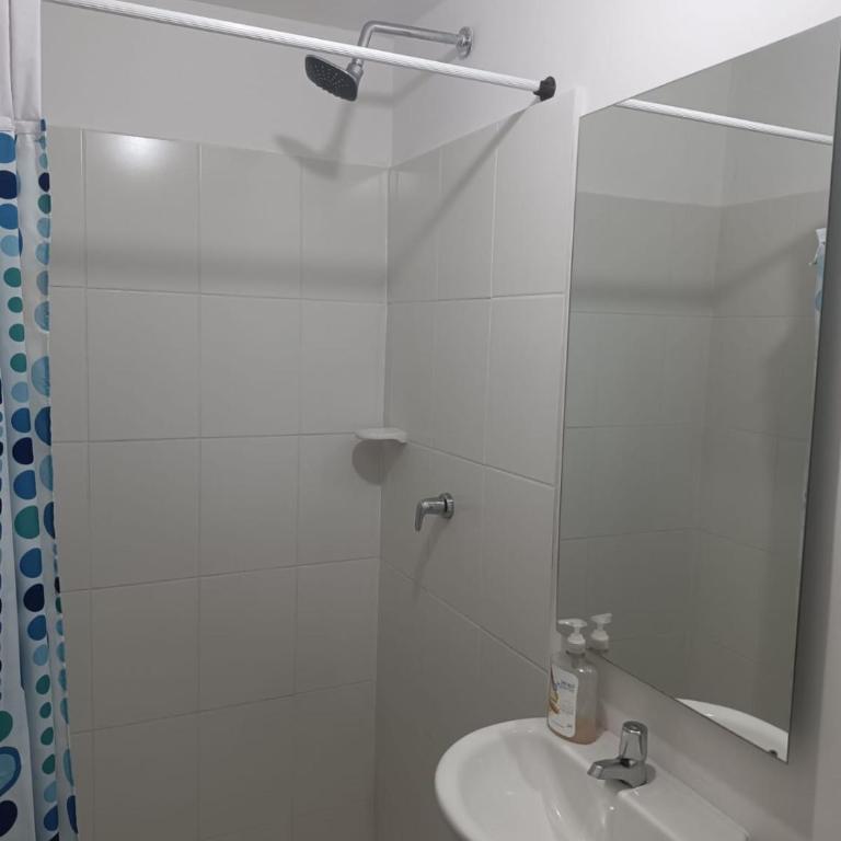 Apartamento para familias cerca de la playa y sitios turísticos - Three-Bedroom Apartment - 5