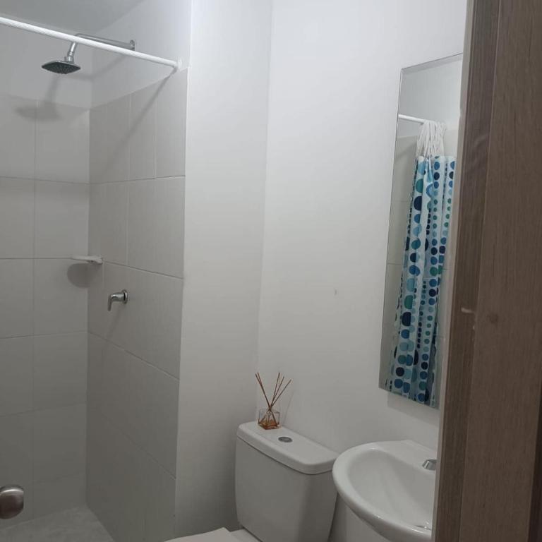 Apartamento para familias cerca de la playa y sitios turísticos - Three-Bedroom Apartment - 15