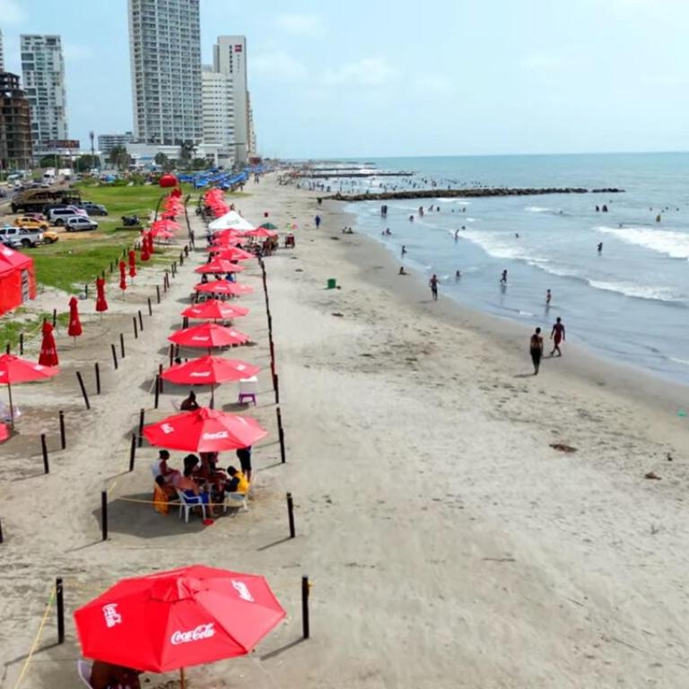 Apartamento para familias cerca de la playa y sitios turísticos - Three-Bedroom Apartment - 31