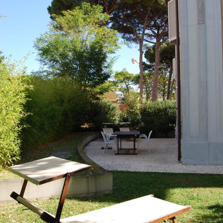 Ceccarini Suite - Appartamento con 2 Camere da Letto e Giardino - 10