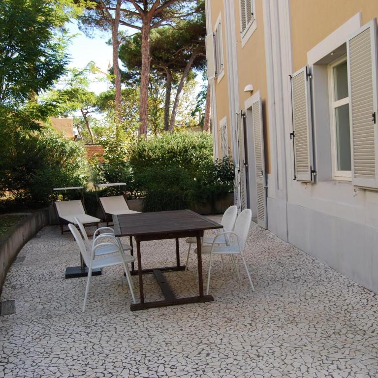Ceccarini Suite - Appartamento con 2 Camere da Letto e Giardino - 12