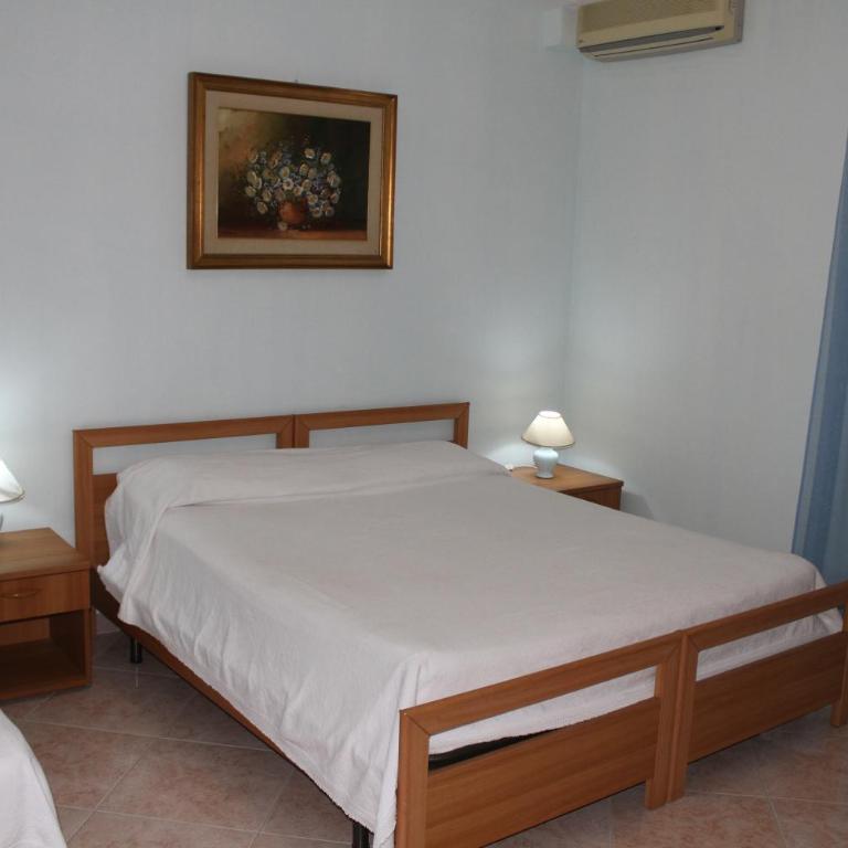 Garden House - Deluxe Double Room with Balcony - 9