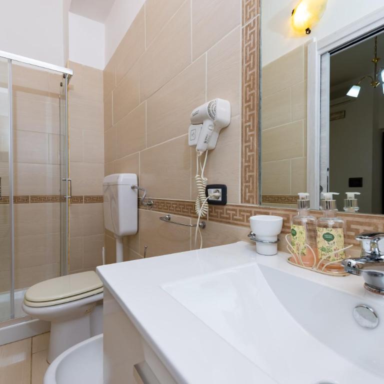 Martina B&B - Double Room with Private Bathroom - 8